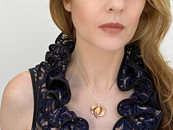 Large rose gold Leafbud pendant 